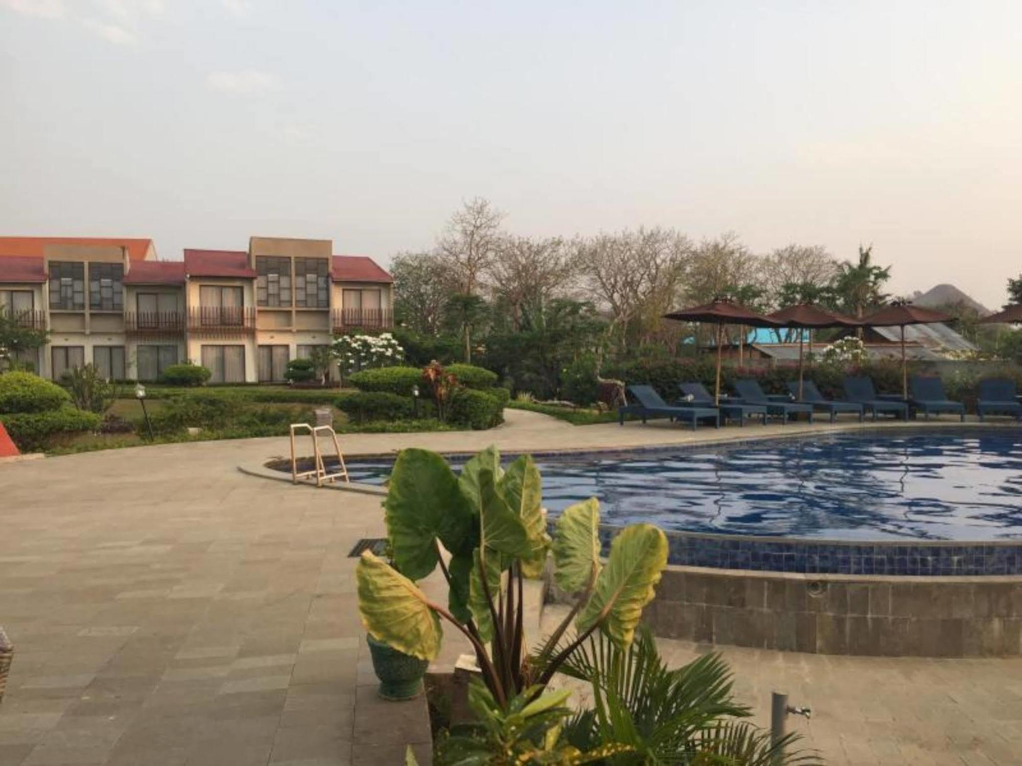 Luwansa Beach Resort Labuan Bajo Dış mekan fotoğraf