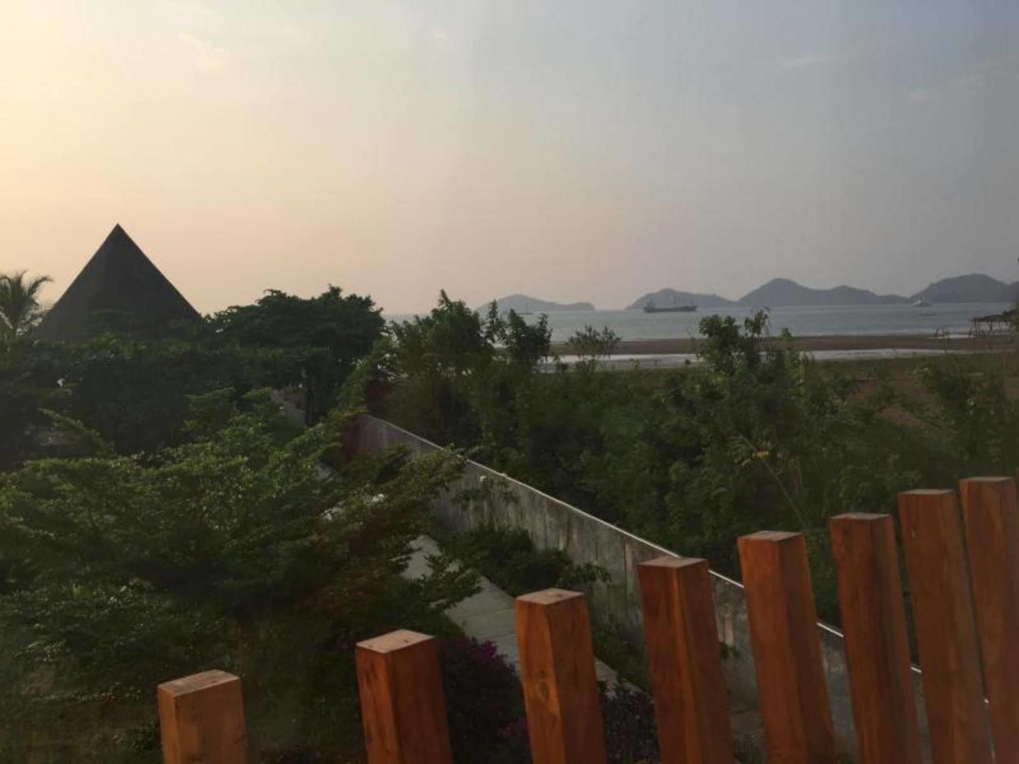 Luwansa Beach Resort Labuan Bajo Dış mekan fotoğraf