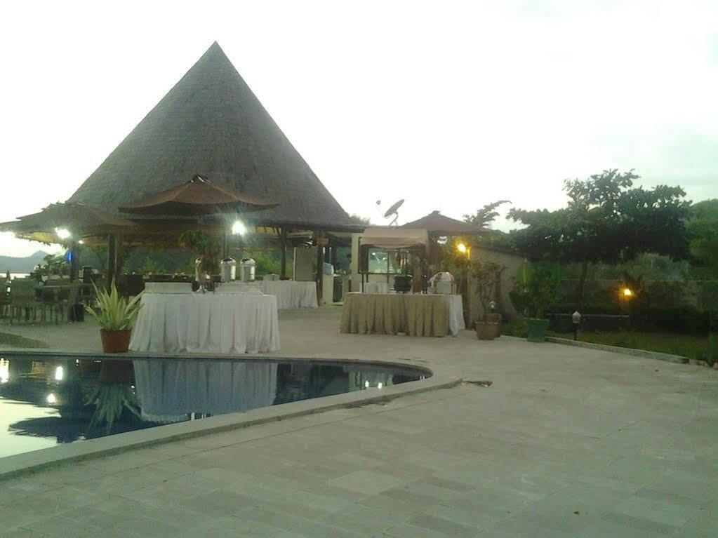Luwansa Beach Resort Labuan Bajo Dış mekan fotoğraf